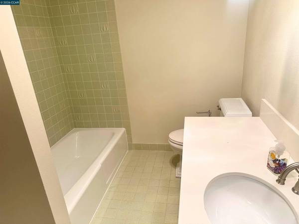 12195 Blythen Way, Oakland, CA 94619