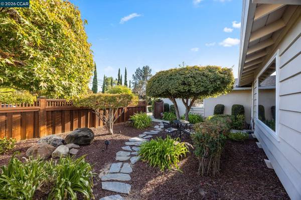 486 Viking Dr, Pleasant Hill, CA 94523