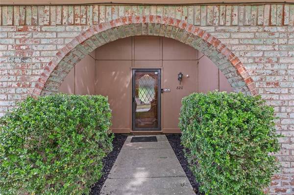 820 Warwick Street, Bedford, TX 76022