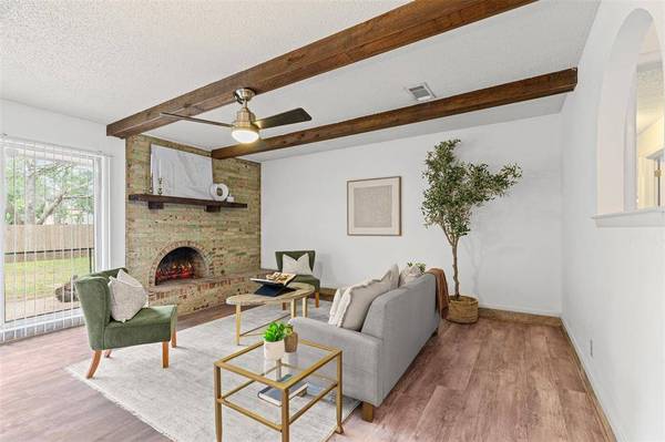 820 Warwick Street, Bedford, TX 76022