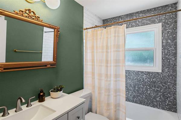 5616 S Schilder Drive, River Oaks, TX 76114