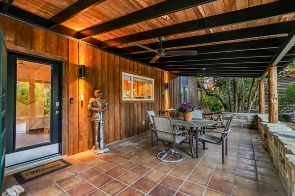 302 Lake Hills Dr N, Austin, TX 78733-3112