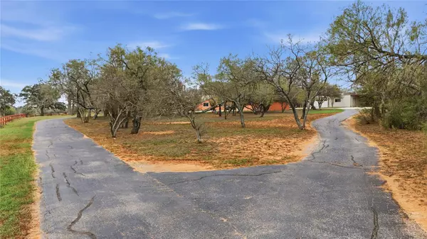 1211 Leissner School RD, Seguin, TX 78155