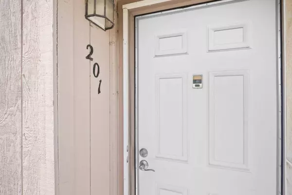 25163 Copa Del Oro DR 201, Hayward, CA 94545