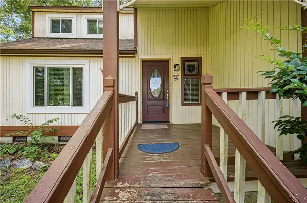 316 Heacox LN, Newport News, VA 23608
