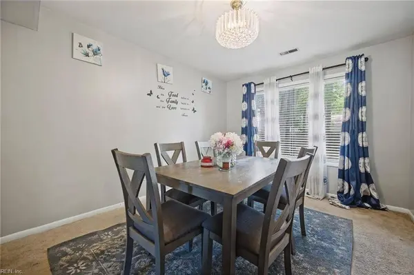 316 Heacox LN, Newport News, VA 23608