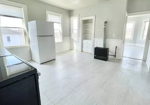 27 Rodney St, Worcester, MA 01605