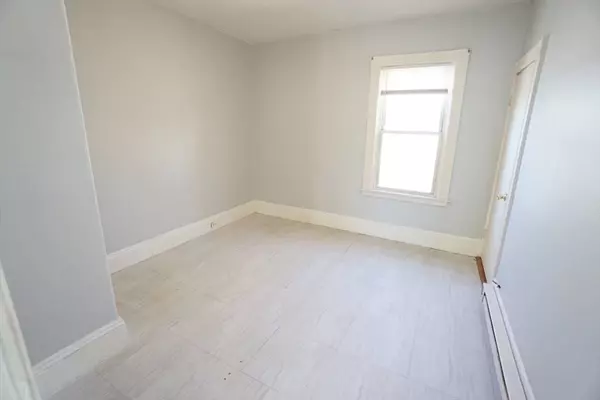 27 Rodney St, Worcester, MA 01605