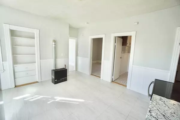 27 Rodney St, Worcester, MA 01605