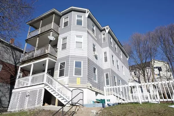 27 Rodney St, Worcester, MA 01605