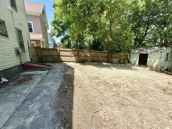 85 Hope St, Millville, MA 01529