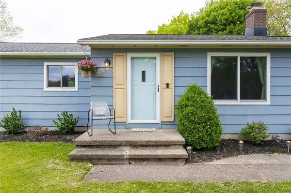 25 Selkirk DR, Rochester, NY 14626