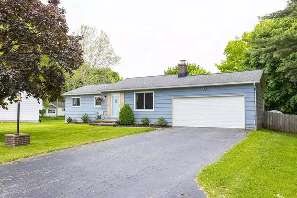 25 Selkirk DR, Rochester, NY 14626