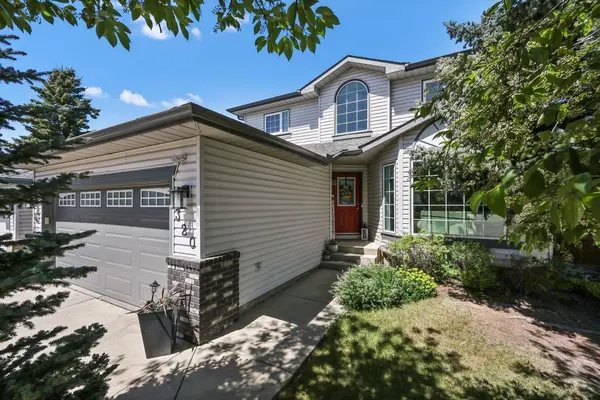 320 Meadowbrook Bay SE, Airdrie, AB T4A 2B2