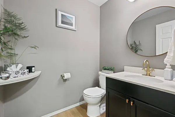 82 Erin GRV SE, Calgary, AB T2B 3L2