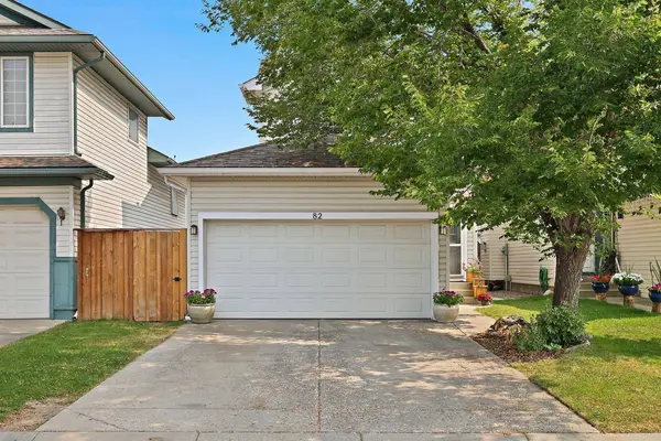 82 Erin GRV SE, Calgary, AB T2B 3L2