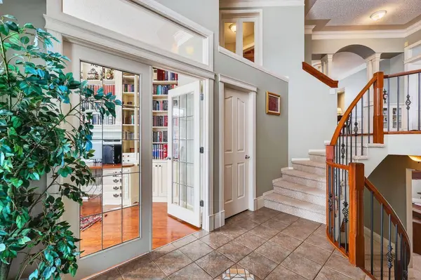 331 Mt Douglas CT SE, Calgary, AB T2Z 3J7