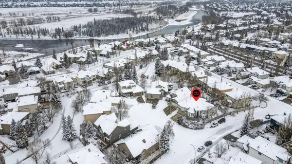 331 Mt Douglas CT SE, Calgary, AB T2Z 3J7