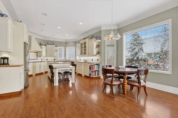 331 Mt Douglas CT SE, Calgary, AB T2Z 3J7