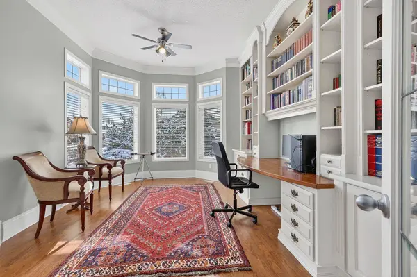 331 Mt Douglas CT SE, Calgary, AB T2Z 3J7