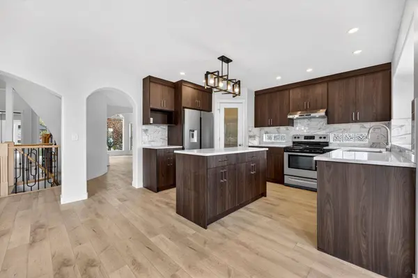 240 Cove DR, Chestermere, AB T1X 1E5