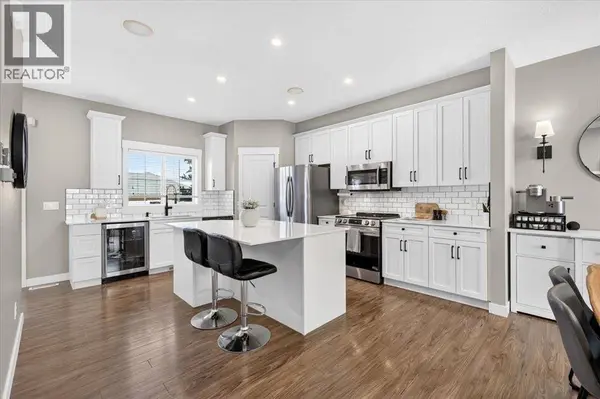 256 Rainbow Falls Drive, Chestermere, AB T1X0E4