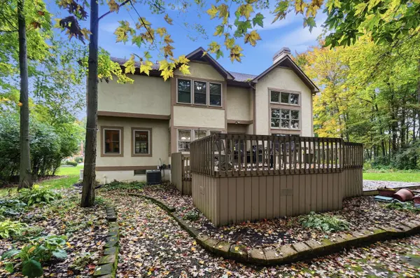 1237 Whispering Meadow Court, New Albany, OH 43054