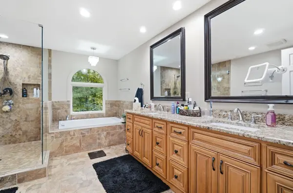 1237 Whispering Meadow Court, New Albany, OH 43054