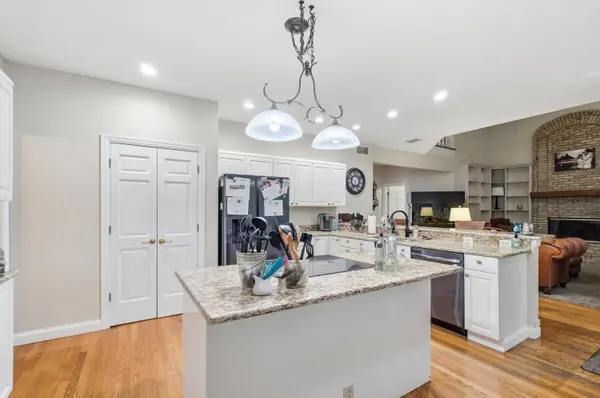 1237 Whispering Meadow Court, New Albany, OH 43054