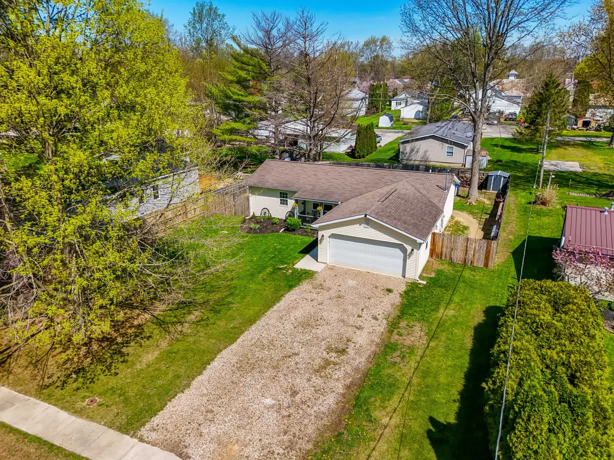 421 Douglas St, Cardington, OH 43315-9780