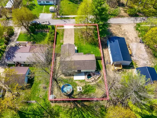 421 Douglas St, Cardington, OH 43315-9780