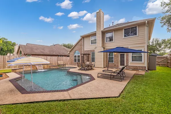 3116 Palm Island Circle – Poolside Living in League City, TX