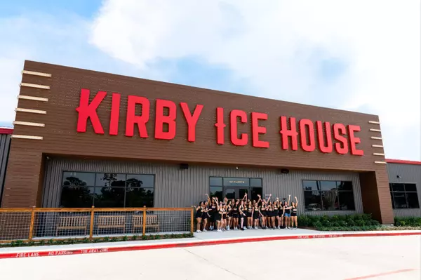 Kirby Ice House Heights Opens: Home to the Longest Bar in Texas