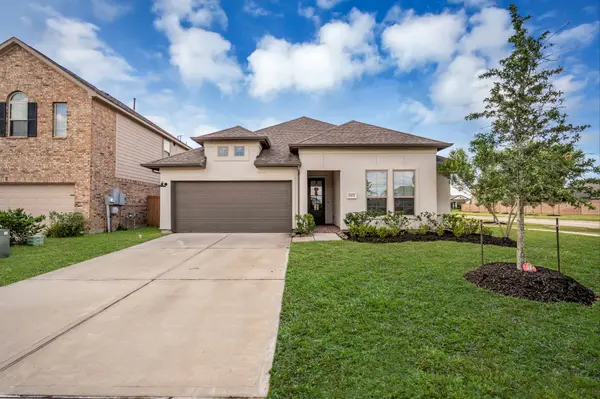 2502 Ocean Key Drive, Texas City, TX 77568 — Resort-Style Living in Lago Mar