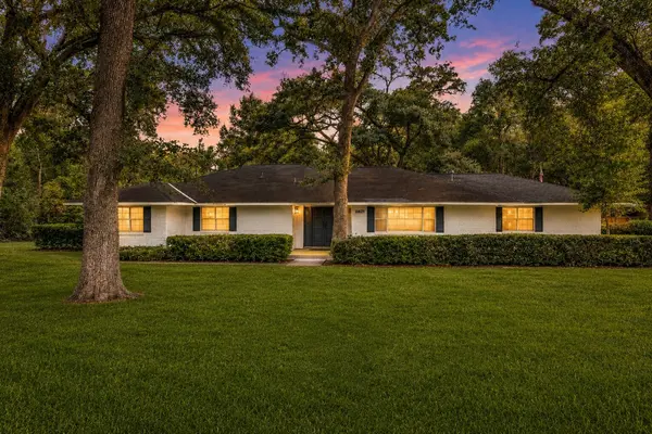 Listing Spotlight: 11427 Glenora Drive, Houston, TX 77065