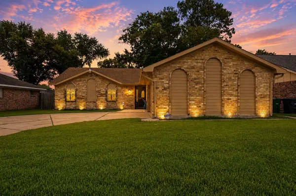 11419 Kirkhollow Drive Houston TX 77089 | Updated Home for Sale with Chef's Kitchen | Houston Real Estate