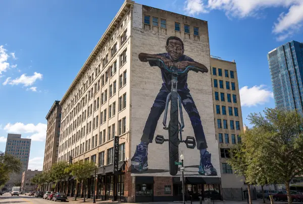 One of Downtown Houston’s Most Iconic Buildings Is Getting a New Life