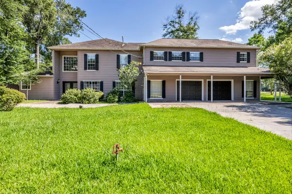Spacious 5-Bedroom Home on 1.82 Acres in The Commons of Lake Houston