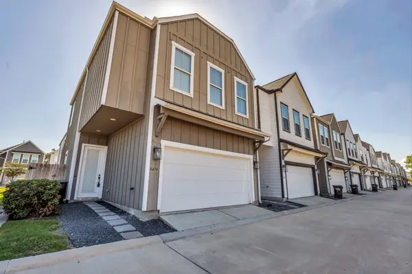 Modern Gated-Community Living Near Downtown Houston: 8474 Berry Green Lane