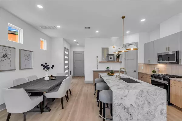 6933 Avenue Q, Houston, TX 77011