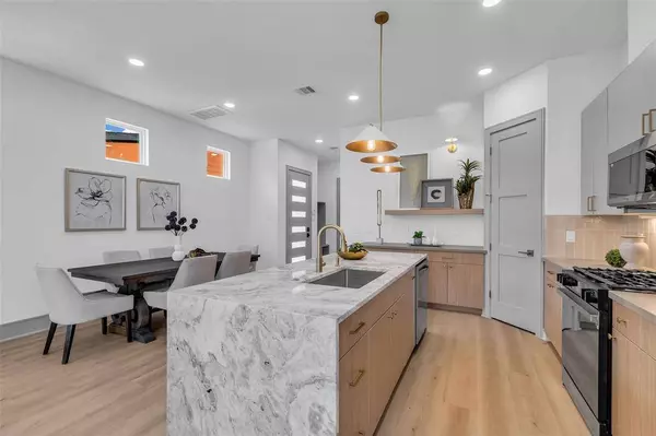 6933 Avenue Q, Houston, TX 77011