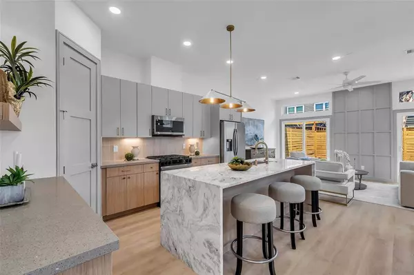 6933 Avenue Q, Houston, TX 77011