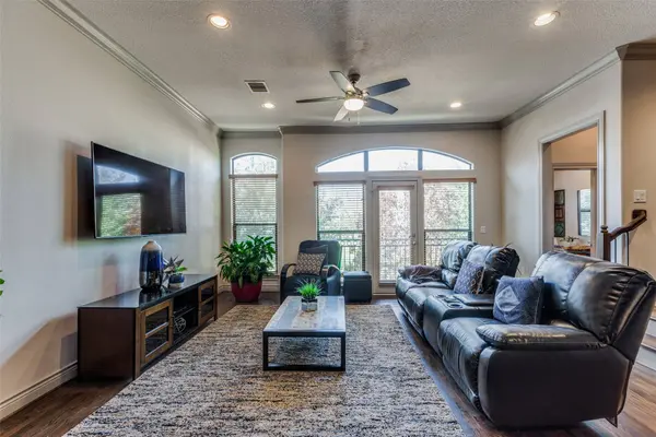 1117 Saint Charles ST, Houston, TX 77003