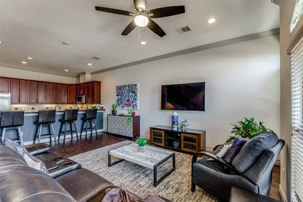 1117 Saint Charles ST, Houston, TX 77003
