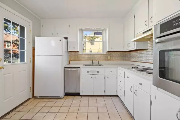 32 Leonard Rd, Melrose, MA 02176