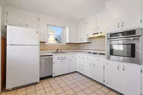 32 Leonard Rd, Melrose, MA 02176