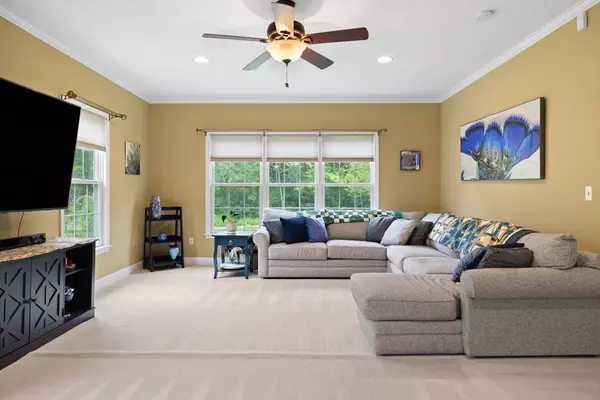 1 Eleanor Dr, Wilmington, MA 01887