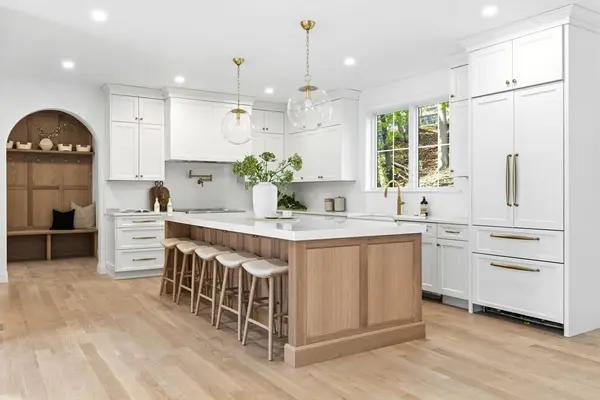 8 Priscilla Ln, Winchester, MA 01890