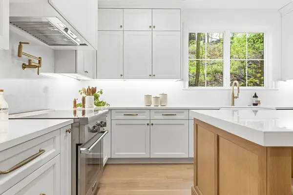 8 Priscilla Lane, Winchester, MA 01890