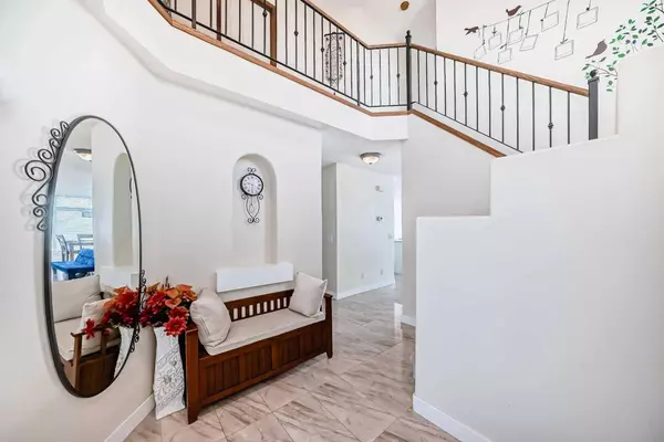 41 Covette Bay NE, Calgary, AB T3K 4S9